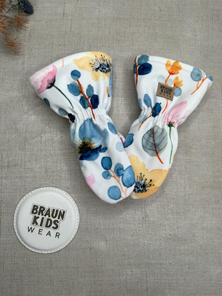 Ziemas softshell cimdi ar flīsa oderi  -  Balti ar akvareļu ziediem