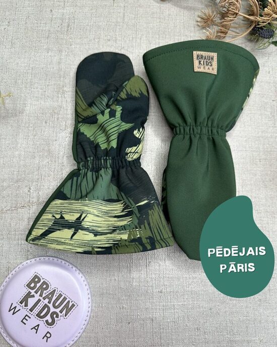 Starpsezonas softshell cimdi  - Tumši zaļi ar kamuflāžu dinozauru tematikā Nr. 202 