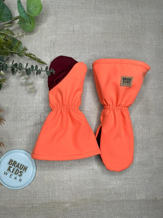 Ziemas softshell cimdi bērniem ar flīsa oderi -  Neona persiks ar bordo plaukstu