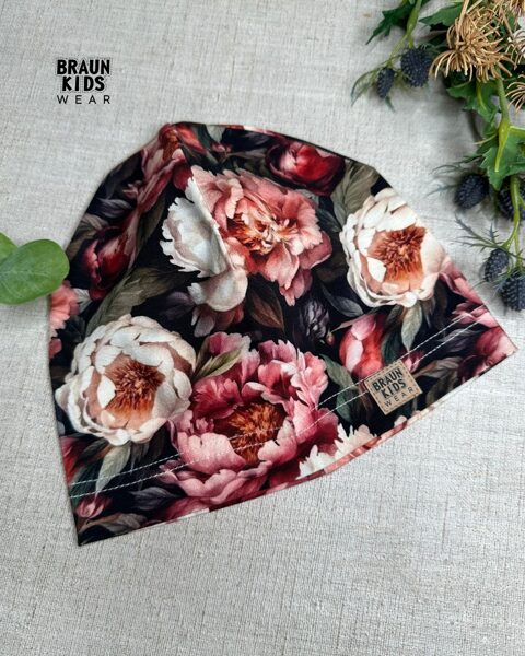 Plānais beanie (kokvilnas trikotāža vienā kārtā) - sārtas un baltas peonijas uz melna 52.izm