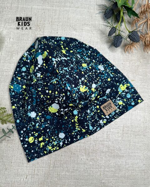 Plānais beanie (kokvilnas trikotāža vienā kārtā) - krāsu šļaksti uz tumši zila 48.izm