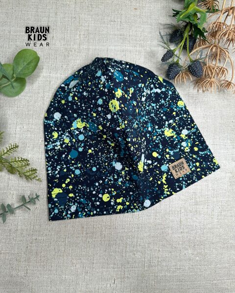 Plānais beanie (kokvilnas trikotāža vienā kārtā) - krāsu šļaksti uz tumši zila 50.izm