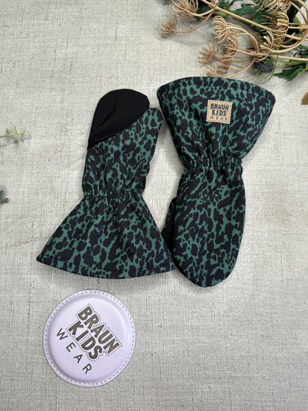 Starpsezonas softshell cimdi  - zaļi ar melniem raibumiņiem un melnu plaukstiņu Nr.204 